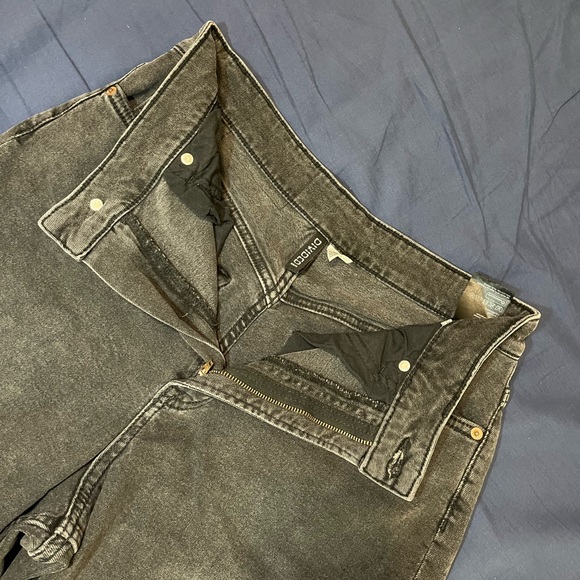 Women’s Highrise H&M Mom Jeans - Picture 6 of 6